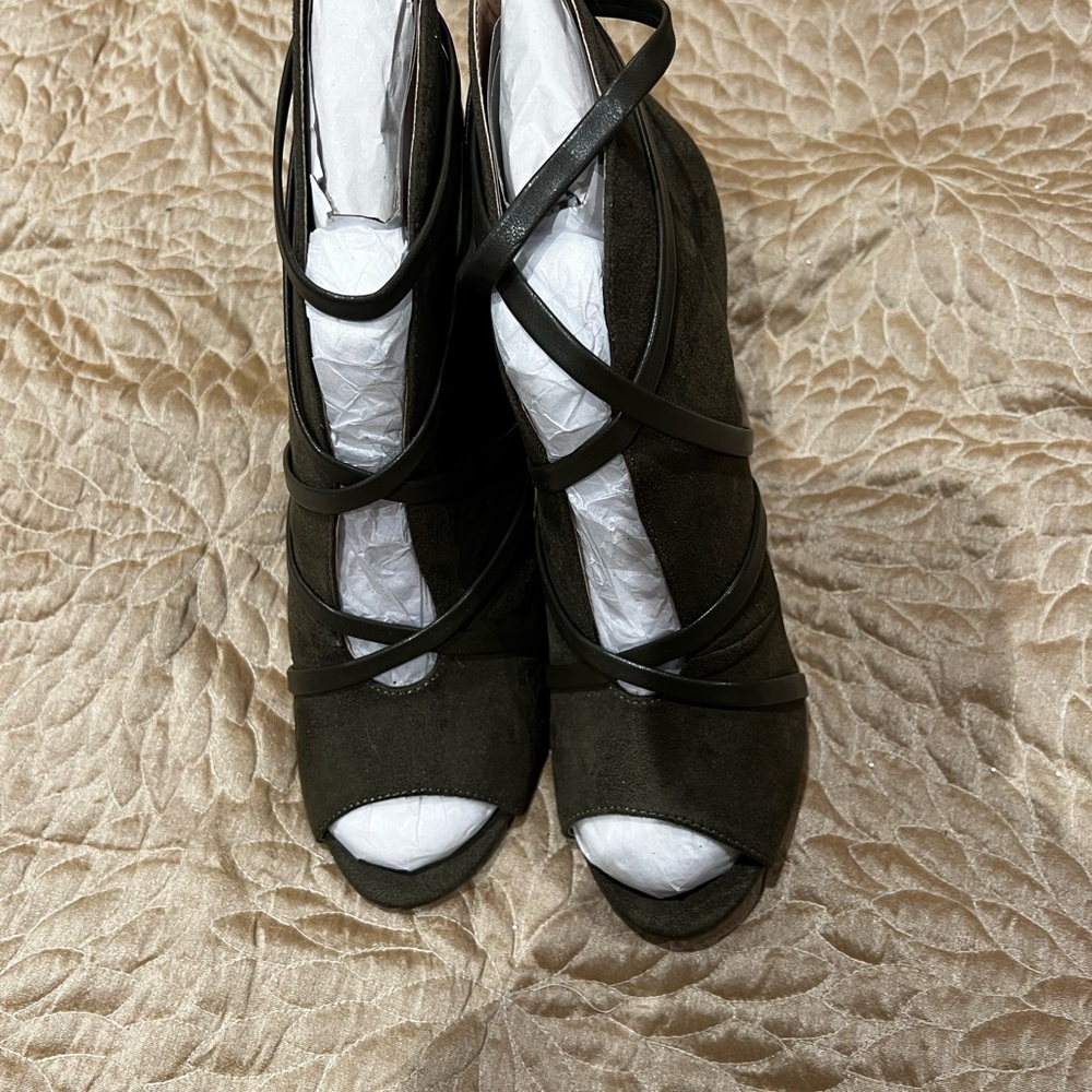 Journee Collection Black Strappy Sandals